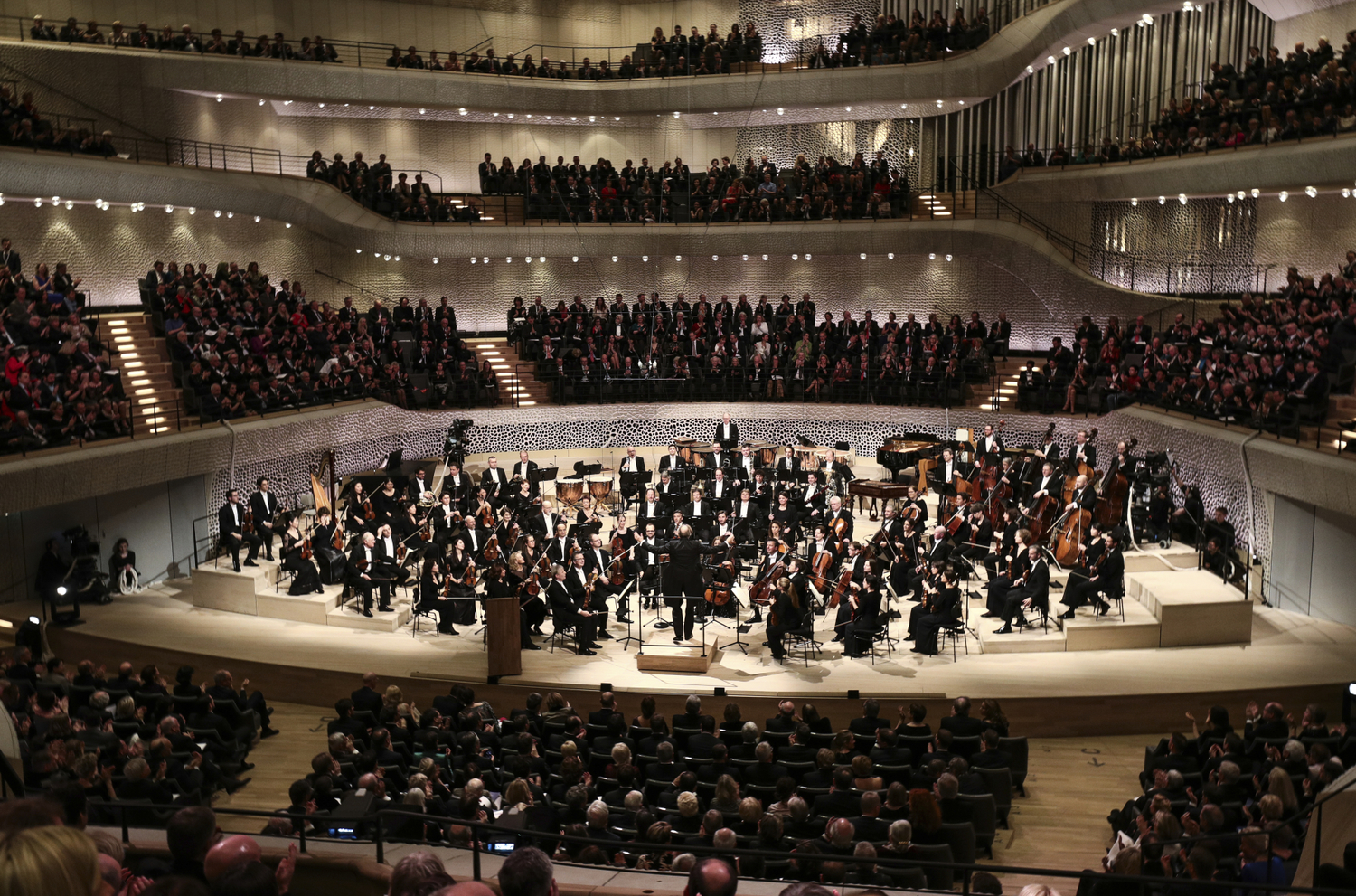 Slavnostní otevření nové budovy Labské filharmonie.