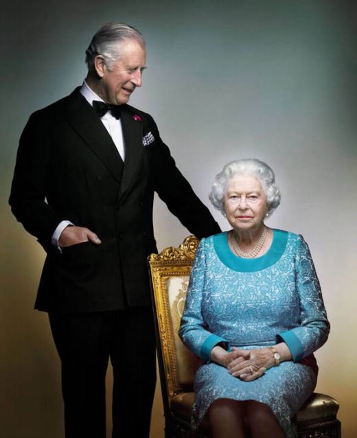 Královna Alžběta II. a princ Charles.