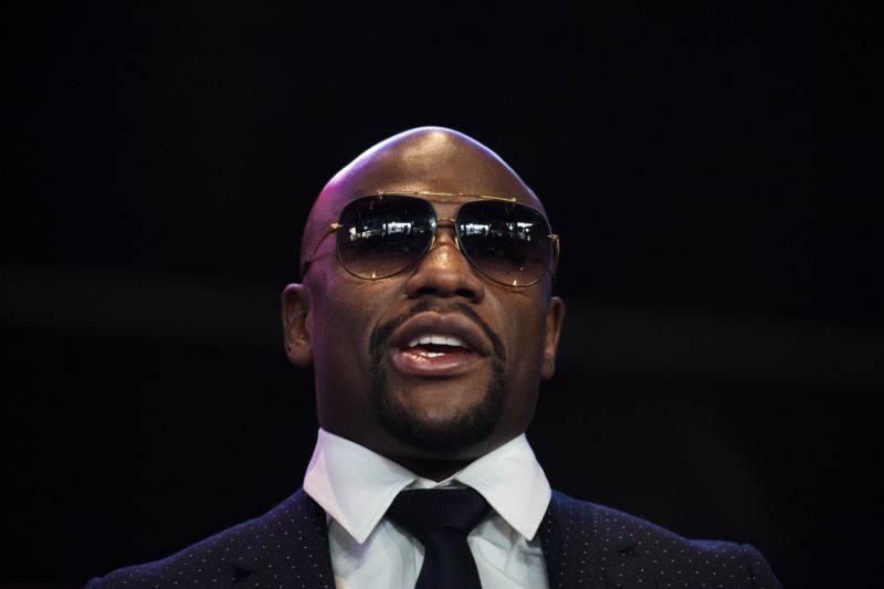 Floyd Mayweather by se chtěl utkat s McGregorem.