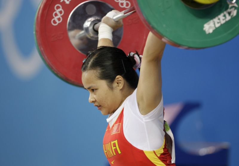 Čínské vzpěračky přišly o zlato z domácích olympijských her v Pekingu 2008.