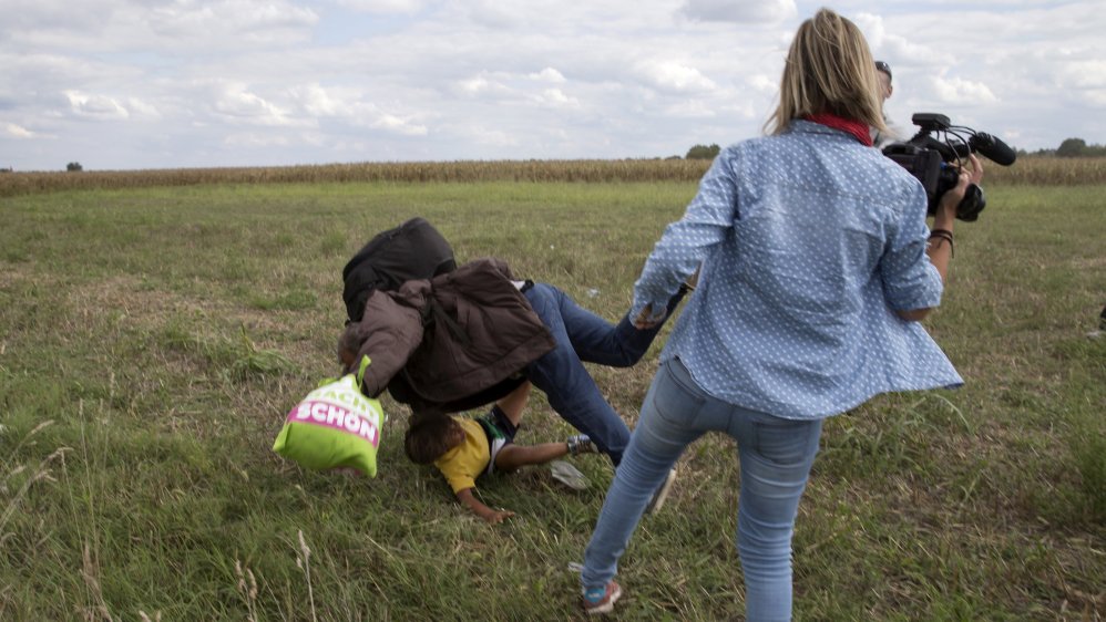 Incident reportérky s migranty.