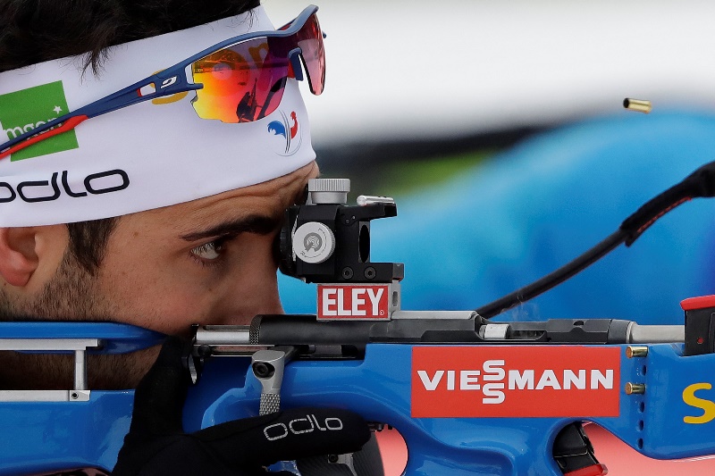 Svoji suverenitu potvrdil Francouz Martin Fourcade, který vyhrál v této sezoně čtvrtý sprint z pěti a celkově už devátý závod.