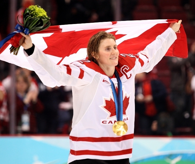 Loučení legendy. Hayley Wickenheiserová ukončila bohatou kariéru, během níž s Kanadou čtyřikrát vyhrála olympiádu.
