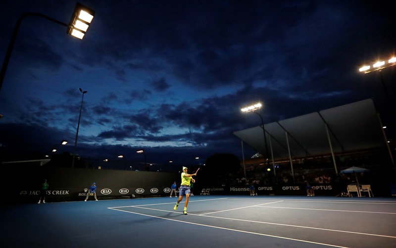 Chorvatský tenisový veterán Ivo Karlovič v pětisetovém souboji prvního kola Australian Open vyřadil Argentince Horacia Zeballose i díky 75 esům, což je nový rekord turnaje v Melbourne.