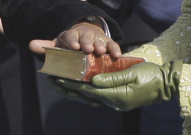 Přísaha Baracka Obamy na Lincolnovu bibli, 2009.