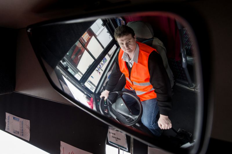 Řidiči linkových autobusů proti nízkým mzdám protestují od října 2015. 