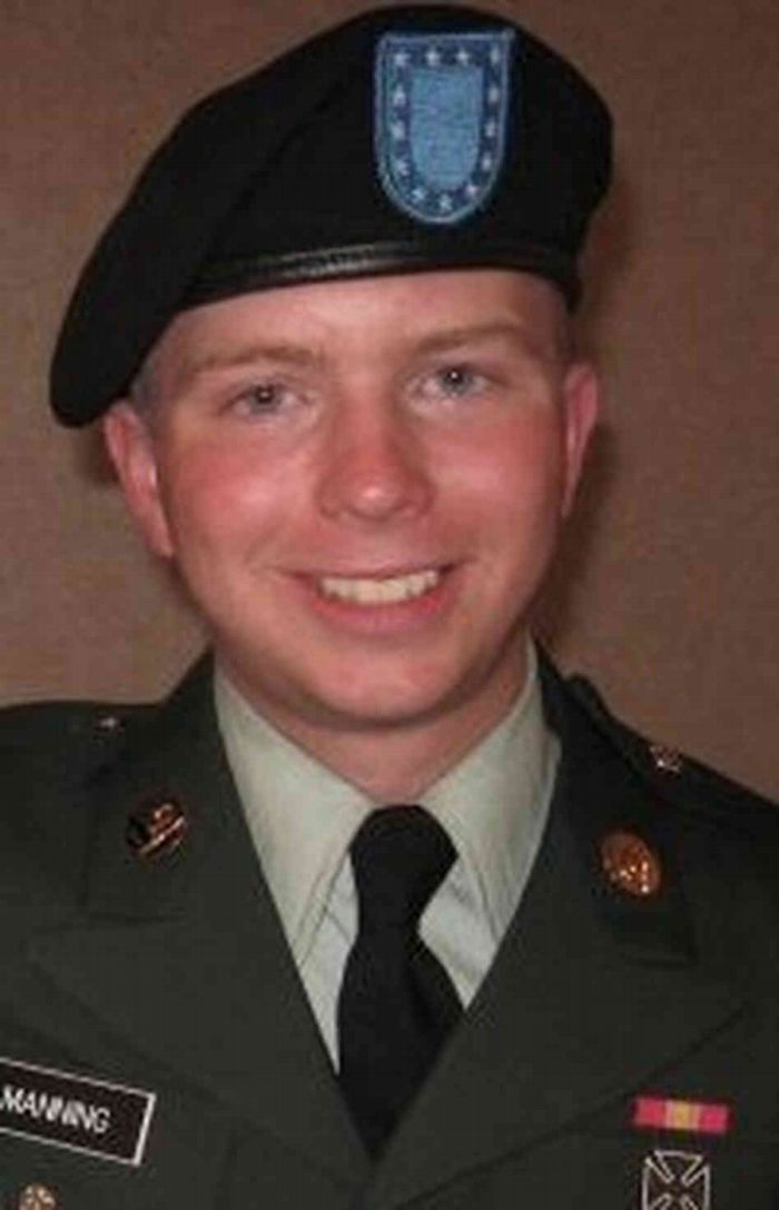 Vojín Bradley Manning.