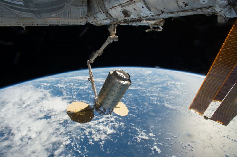 Pohled z Mezinárodní vesmírné stanice (ISS).