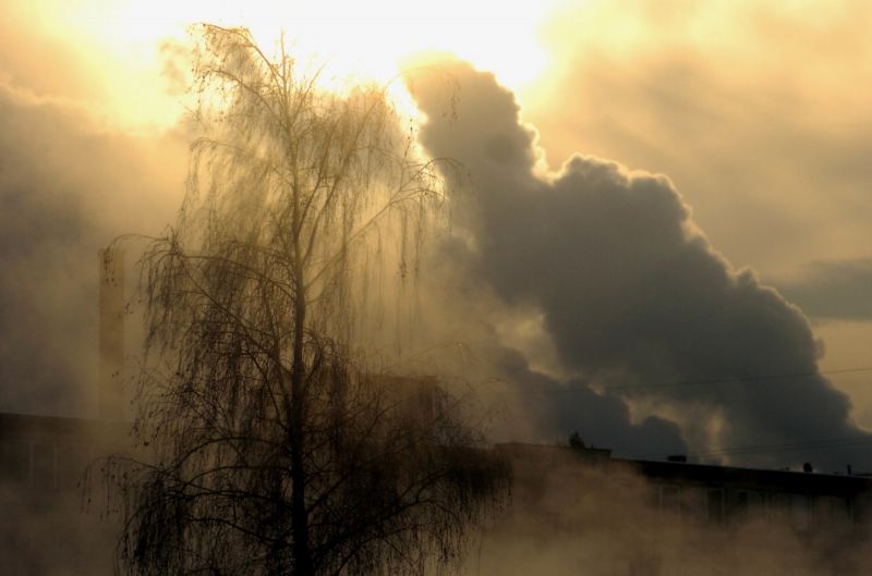 Kvůli vysokým koncentracím polétavého prachu ve vzduchu by lidé měli omezit jízdu auty a přednostně využívat veřejnou dopravu (ilustrační foto).