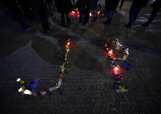 Památku Jana Palacha a Jana Zajíce si přišlo připomenout asi dvacet lidí.