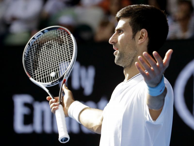 Nespokojený Novak Djoković ve druhém kole Australian Open.