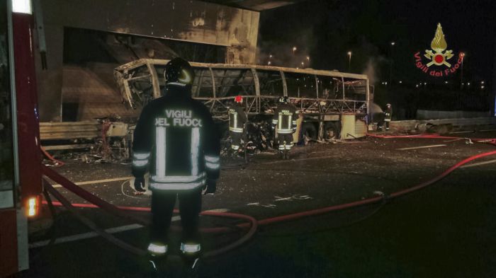 Autobus havaroval u italské Verony.