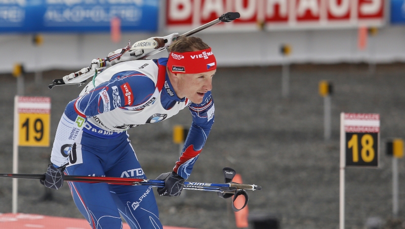 Českou štafetu rozjížděl Ondřej Moravec, o šanci na dobrý výsledek pak reprezentanty připravila především nepovedená střelba Adama Václavíka.