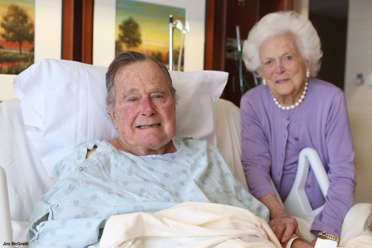 George Bush starší s manželkou Barbarou.