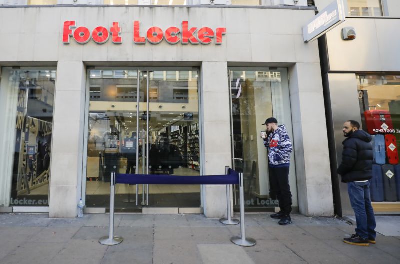 Prodejna obuvi Foot Locker.