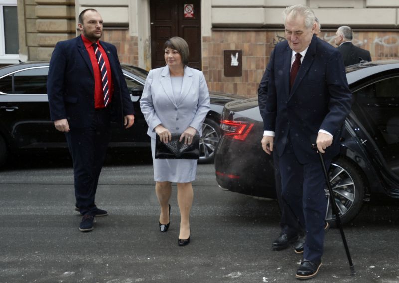 Prezident Miloš Zeman (vpravo) a jeho žena Ivana.