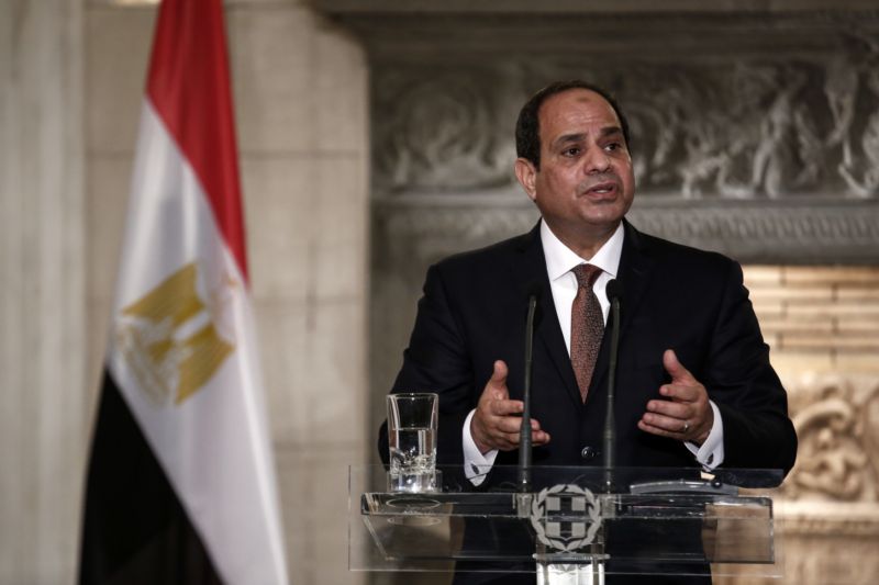 Egyptský prezident Sísí tvrdě zakročil proti tisícům stoupenců Mursího.