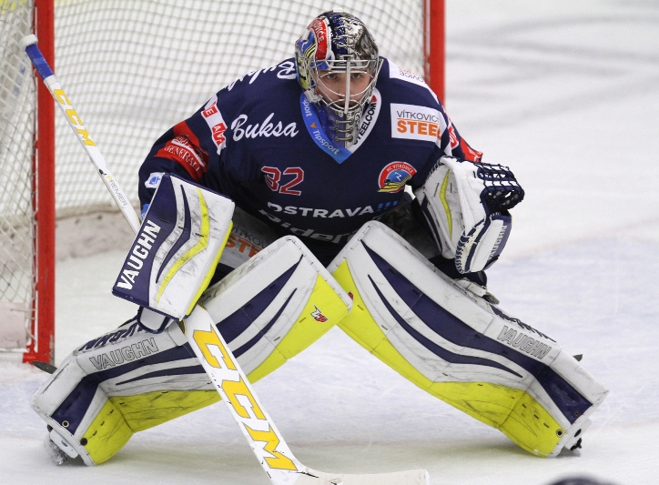 Brankář Vítkovic Patrik Bartošák.