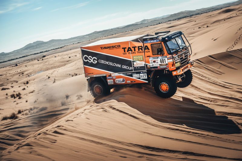 Česká Tatra v afrických dunách.