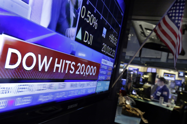Dow Jonesův index překonal 20 tisíc bodů, hládí televize na newyorské burze.