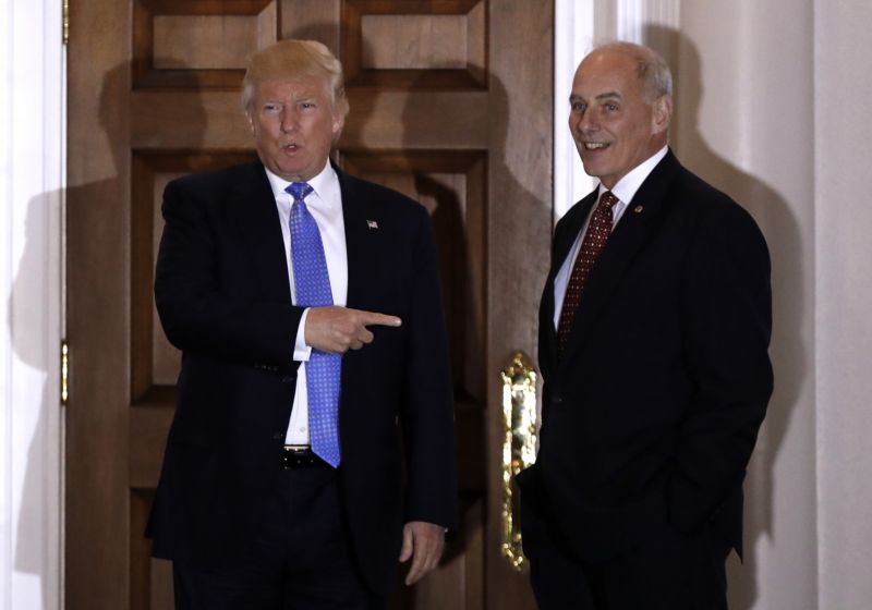 Americký prezident Donald Trump (vlevo).