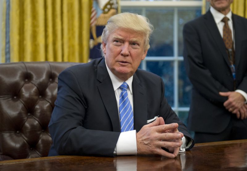 Trump prohlásil, že když masakry neskončí, pošle do města federální agenty.