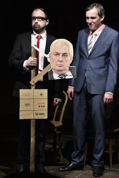 Novým hradním pánem se má stát Vladimir Jakunin, ruský podnikatel blízký prezidentovi Vladimiru Putinovi. Jakunin na Rhodu pořádá konferenci Dialog civilizací, jíž se Zeman opakovaně zúčastnil.
