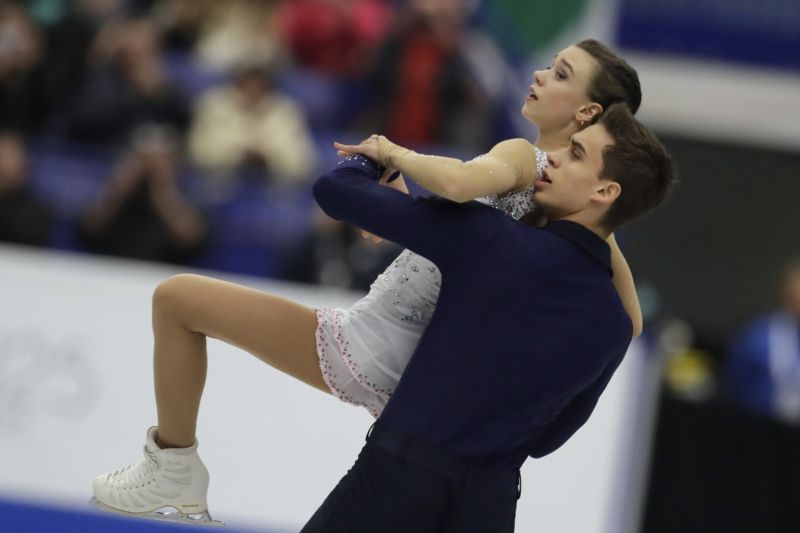 Sportovní krasobruslařský pár Dušková-Bidař.