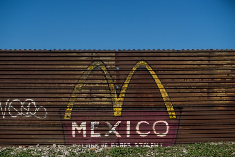 Plot na hranici Mexika a USA.