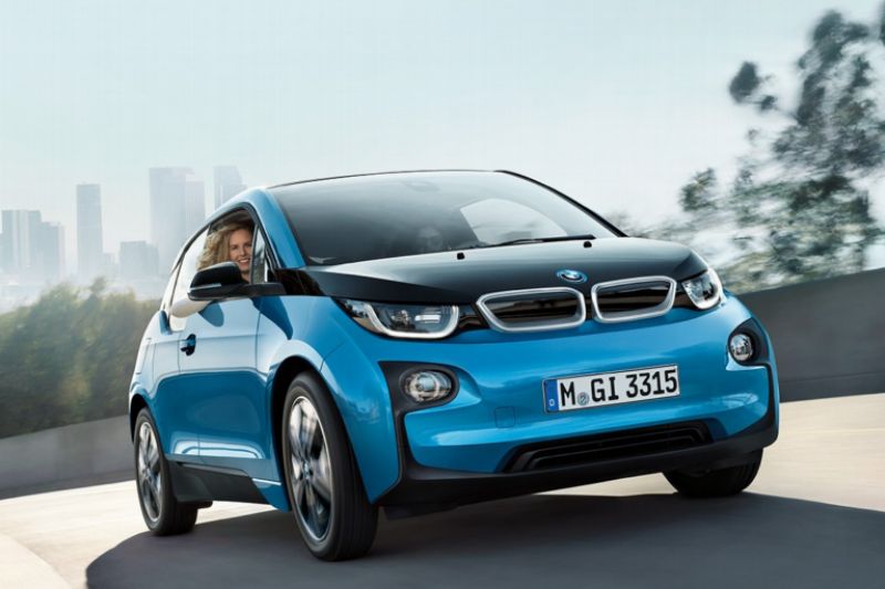 Státní dotace by mohly podpořit větší prodej elektromobilů. Jako třeba BMW i3.