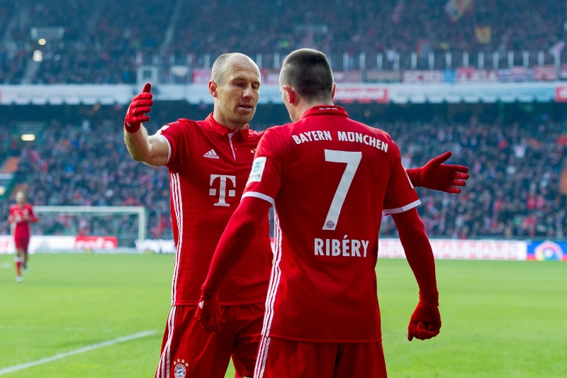 Radost hvězd Bayernu Arjena Robenna a Franka Riberyho.