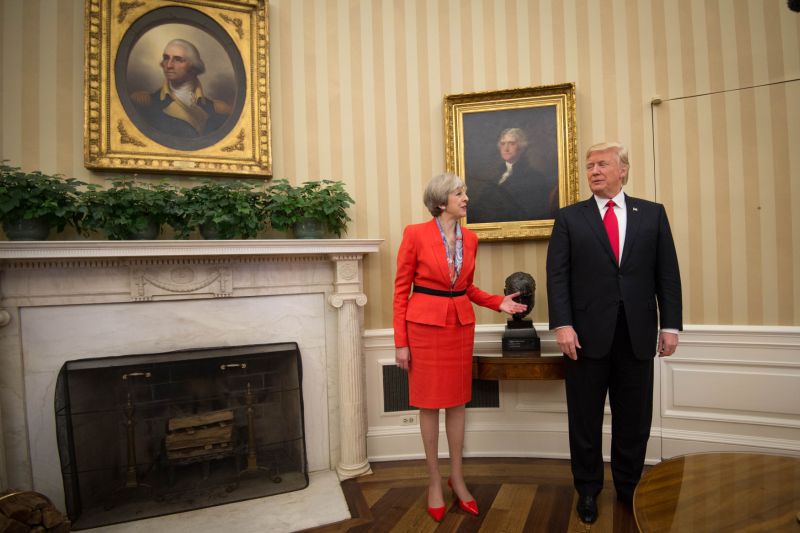 Britská premiérka Theresa Mayová s Donaldem Trumpem.