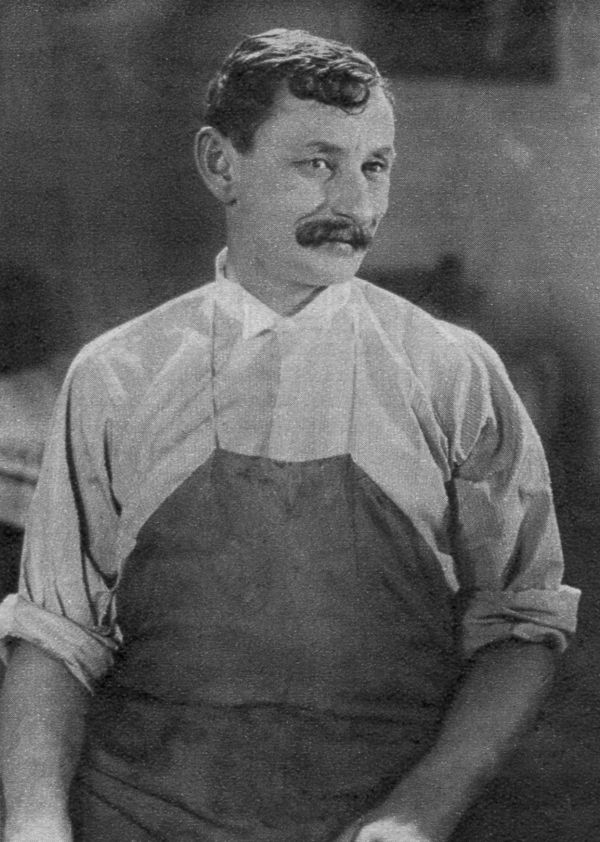 Vlasta Burian ve filmu Anton Špelec, ostrostřelec.