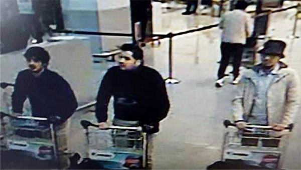 Abrini je "muž v klobouku", kterého zachytily kamery na letišti Zaventem.