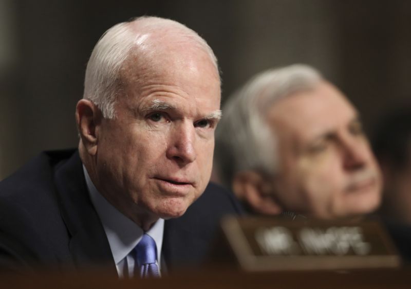 Americký senátor John McCain.