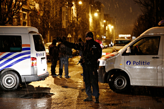 "Líheň džihádistů". Policejní zásah v bruselské čtvrti Molenbeek.
