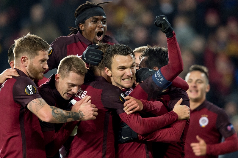 Fotbalová Sparta zaznamenala v sezoně 2015/2016 ztrátu 130 tisíc korun, opět se jí tak podařilo výrazně snížit schodek, který v předchozím ročníku činil 67 milionů. Fotbalová Sparta zaznamenala v sezoně 2015/2016 ztrátu 130 tisíc korun, opět se jí tak podařilo výrazně snížit schodek, který v předchozím ročníku činil 67 milionů.