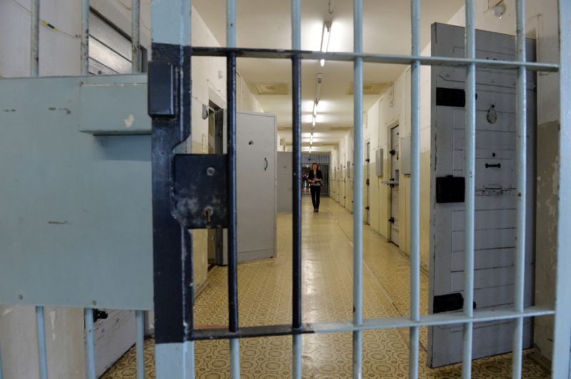 Tresty šesti a pěti let vězení uložil v úterý rakouský soud třem mladým afghánským žadatelům o azyl, kteří loni ve Vídni znásilnili 21letou studentku z Turecka (ilustrační foto).