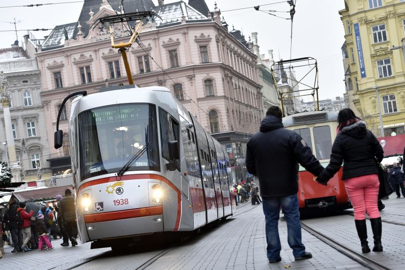 Tramvaj na brněnském náměstí (ilustrační foto).
