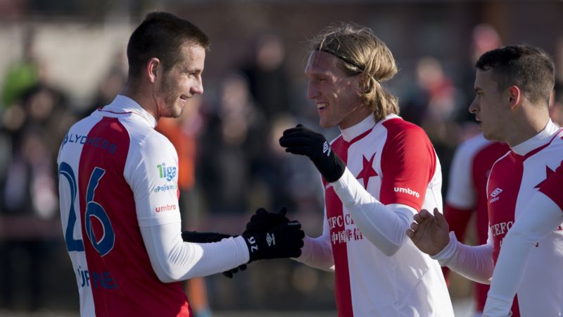 Fotbalisté Slavie při jednom z přípravných zápasů.