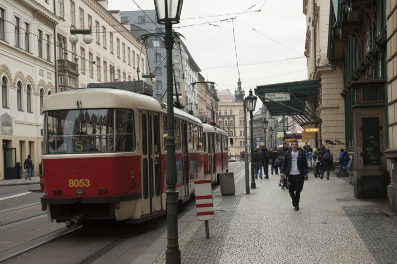 Havlíčkova ulice v Praze je uzavřena kvůli nálezu opuštěného zavazadla.