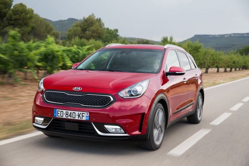 Nabídku hybridních vozů na českém trhu rozšířil crossover Kia Niro.