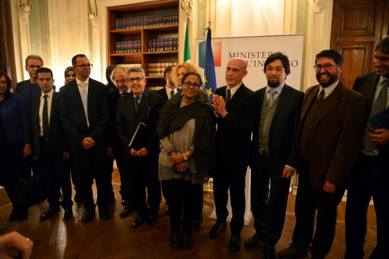 Italský ministr vnitra Marco Minniti (uprostřed).