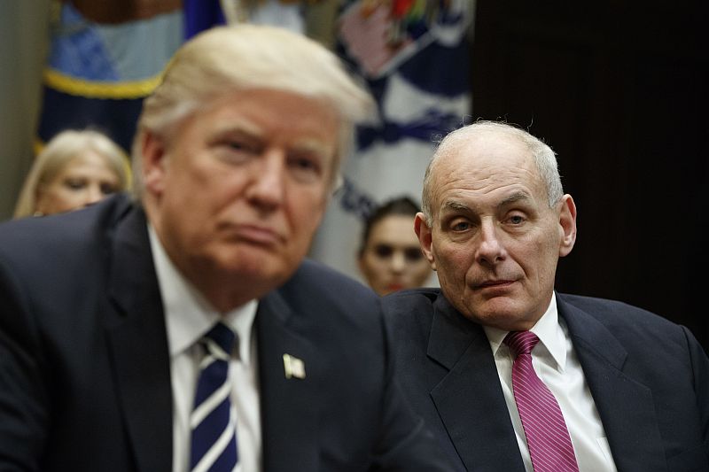 Americký prezident Donald Trump (vlevo) a ministr vnitřní bezpečnosti John Kelly.