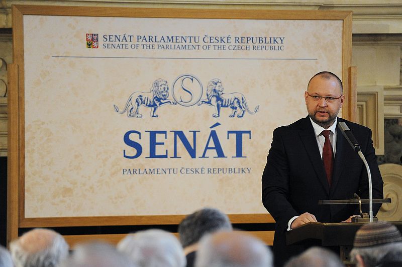 Místopředseda dolní komory Jan Bartošek.