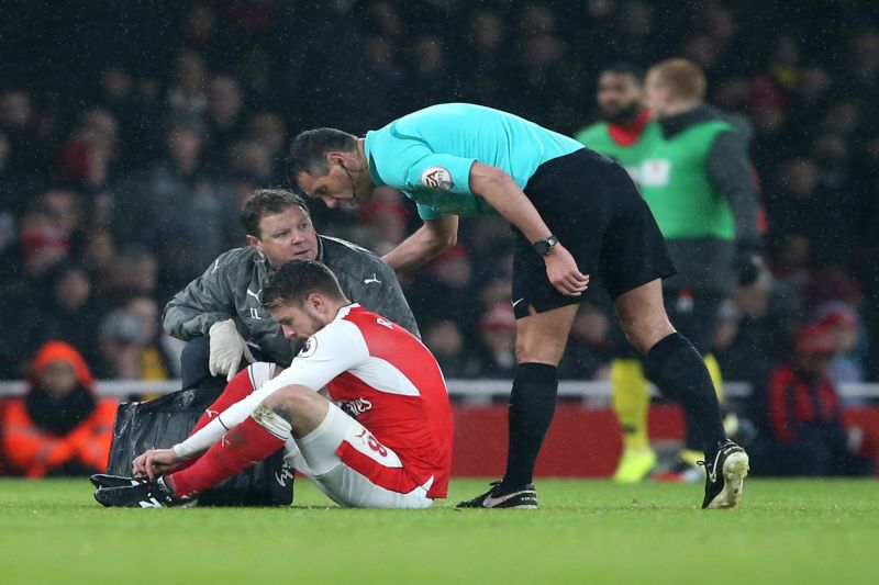 Záložník Arsenalu Aaron Ramsey si několik týdnů nezahraje.