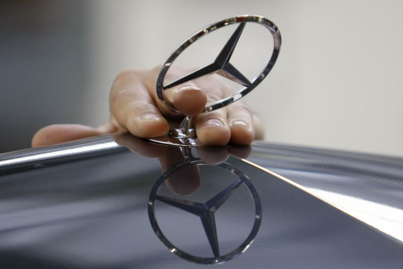 Největším světovým prodejcem luxusních vozů je Mercedes-Benz.