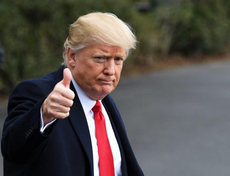 Trump označil výrok soudce blokující jeho výnos za směšný.
