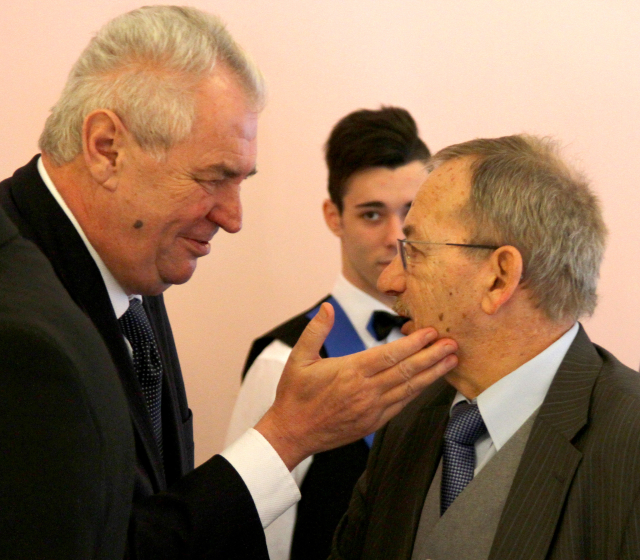 Prezident Miloš Zeman (vlevo) se senátorem Jaroslavem Kuberou.