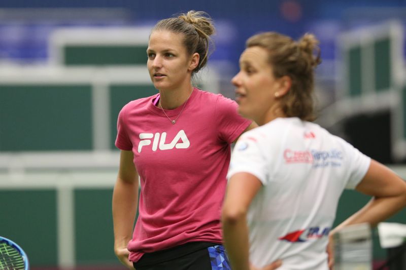 Karolína Plíšková a Barbora Strýcová  při tréninku na fedcupové utkání.
